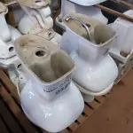 LOTE 052 - 01 LOTE COM 04 VASOS SANITÁRIOS (NO ESTADO, NÃO SABEMOS SE FUNCIONA. LEILÃO NÃO TEM GARANTIA E NEM DEVOLUÇÃO).