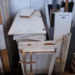 LOTE 181 - 01 LOTE COM MADEIRAS TAMANHOS DIVERSOS (NO ESTADO, NÃO SABEMOS SE FUNCIONA. LEILÃO NÃO TEM GARANTIA E NEM DEVOLUÇÃO).