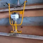 LOTE 153 - 01 NIVELADOR DE CONCRETO A GASOLINA (NO ESTADO, NÃO SABEMOS SE FUNCIONA. LEILÃO NÃO TEM GARANTIA E NEM DEVOLUÇÃO).
