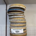 LOTE 321 - 01 LOTE COM DISCOS PARA ENCERADEIRA (NO ESTADO, NÃO SABEMOS SE FUNCIONA. LEILÃO NÃO TEM GARANTIA E NEM DEVOLUÇÃO).