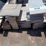 LOTE 210 - 01 LOTE COM RODAPÉS EM GRANITO TAMANHOS E CORES DIVERSAS (NO ESTADO, NÃO SABEMOS SE FUNCIONA. LEILÃO NÃO TEM GARANTIA E NEM DEVOLUÇÃO).
