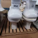 LOTE 052 - 01 LOTE COM 04 VASOS SANITÁRIOS (NO ESTADO, NÃO SABEMOS SE FUNCIONA. LEILÃO NÃO TEM GARANTIA E NEM DEVOLUÇÃO).