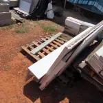 LOTE 206 - 01 LOTE COM PLACAS EM GRANITO BRANCO (NO ESTADO, NÃO SABEMOS SE FUNCIONA. LEILÃO NÃO TEM GARANTIA E NEM DEVOLUÇÃO).