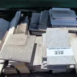 LOTE 210 - 01 LOTE COM RODAPÉS EM GRANITO TAMANHOS E CORES DIVERSAS (NO ESTADO, NÃO SABEMOS SE FUNCIONA. LEILÃO NÃO TEM GARANTIA E NEM DEVOLUÇÃO).