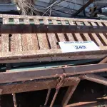 LOTE 249 - 01 LOTE COM UMA ESCADA EM FERRO E GRANDE EM FERRO (NO ESTADO, NÃO SABEMOS SE FUNCIONA. LEILÃO NÃO TEM GARANTIA E NEM DEVOLUÇÃO).