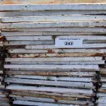LOTE 243 - 01 LOTE COM GRADES EM FERRO NA COR BRANCA COM TELAS (NO ESTADO, NÃO SABEMOS SE FUNCIONA. LEILÃO NÃO TEM GARANTIA E NEM DEVOLUÇÃO).