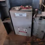 LOTE 324 - 01 LOTE COM QUADROS ELÉTRICOS (NO ESTADO, NÃO SABEMOS SE FUNCIONA. LEILÃO NÃO TEM GARANTIA E NEM DEVOLUÇÃO).