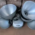 LOTE 126 - 06 LUMINÁRIAS PARA GALPÃO (NO ESTADO, NÃO SABEMOS SE FUNCIONA. LEILÃO NÃO TEM GARANTIA E NEM DEVOLUÇÃO).