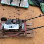 LOTE 014 - 01 CORTADOR DE GRAMA A GASOLINA GARTHERN E 01 MOTOR A GASOLINA (NO ESTADO, NÃO SABEMOS SE FUNCIONA. LEILÃO NÃO TEM GARANTIA E NEM DEVOLUÇÃO).