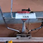 LOTE 154 - 01 NIVELADOR DE CONCRETO A GASOLINA (NO ESTADO, NÃO SABEMOS SE FUNCIONA. LEILÃO NÃO TEM GARANTIA E NEM DEVOLUÇÃO).