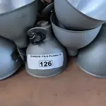 LOTE 126 - 06 LUMINÁRIAS PARA GALPÃO (NO ESTADO, NÃO SABEMOS SE FUNCIONA. LEILÃO NÃO TEM GARANTIA E NEM DEVOLUÇÃO).