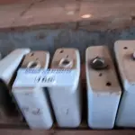 LOTE 166 - 06 CAIXAS ACOPLADAS SEM TAMPAS (NO ESTADO, NÃO SABEMOS SE FUNCIONA. LEILÃO NÃO TEM GARANTIA E NEM DEVOLUÇÃO).