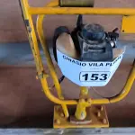 LOTE 153 - 01 NIVELADOR DE CONCRETO A GASOLINA (NO ESTADO, NÃO SABEMOS SE FUNCIONA. LEILÃO NÃO TEM GARANTIA E NEM DEVOLUÇÃO).