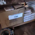LOTE 196 - 01 LOTE COM PISOS EM PLÁSTICO PARA BANHEIRO (NO ESTADO, NÃO SABEMOS SE FUNCIONA. LEILÃO NÃO TEM GARANTIA E NEM DEVOLUÇÃO).