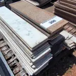 LOTE 200 - 01 LOTE COM RODAPÉS EM GRANITO TAMANHOS E CORES DIVERSAS (NO ESTADO, NÃO SABEMOS SE FUNCIONA. LEILÃO NÃO TEM GARANTIA E NEM DEVOLUÇÃO).