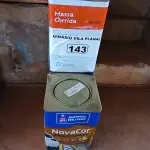LOTE 143 - 02 LATAS DE TINTAS DIVERSAS E 01 LATA DE MASSA CORRIDA (NO ESTADO, NÃO SABEMOS SE FUNCIONA. LEILÃO NÃO TEM GARANTIA E NEM DEVOLUÇÃO).