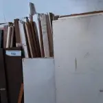 LOTE 182 - 01 LOTE COM PORTAS E PORTAIS EM MADEIRA (ESTADO, NÃO SABEMOS SE FUNCIONA. LEILÃO NÃO TEM GARANTIA E NEM DEVOLUÇÃO).