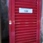 LOTE 128 - 03 PORTAS EM ALUMÍNIO 60X2.45 NA COR VERMELHA (NO ESTADO, NÃO SABEMOS SE FUNCIONA. LEILÃO NÃO TEM GARANTIA E NEM DEVOLUÇÃO).