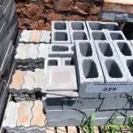 LOTE 225 - 01 LOTE COM BLOCOS DE CONCRETO (NO ESTADO, NÃO SABEMOS SE FUNCIONA. LEILÃO NÃO TEM GARANTIA E NEM DEVOLUÇÃO).
