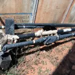 LOTE 021 - 06 POSTES SENDO 04 COM LUMINÁRIAS (NO ESTADO, NÃO SABEMOS SE FUNCIONA. LEILÃO NÃO TEM GARANTIA E NEM DEVOLUÇÃO).