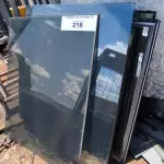 LOTE 218 - 01 LOTE COM VIDROS TAMANHOS DIVERSOS (NO ESTADO, NÃO SABEMOS SE FUNCIONA. LEILÃO NÃO TEM GARANTIA E NEM DEVOLUÇÃO).