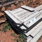 LOTE 221 - 01 LOTE COM TRELIÇAS PEQUENAS EM CONCRETO (NO ESTADO, NÃO SABEMOS SE FUNCIONA. LEILÃO NÃO TEM GARANTIA E NEM DEVOLUÇÃO).