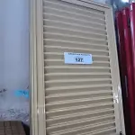 LOTE 127 - 02 PORTAS EM ALUMÍNIO 80X2.45 NA COR MARROM CLARO (NO ESTADO, NÃO SABEMOS SE FUNCIONA. LEILÃO NÃO TEM GARANTIA E NEM DEVOLUÇÃO).