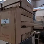LOTE 313 - 01 LOTE COM LUMINÁRIAS QUADRADAS DE EMBUTIR (NO ESTADO, NÃO SABEMOS SE FUNCIONA. LEILÃO NÃO TEM GARANTIA E NEM DEVOLUÇÃO).