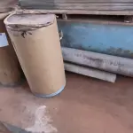 LOTE 171 - 02 BALDES DE COLA E 02 ROLOS DE PISO VINÍLICO (NO ESTADO, NÃO SABEMOS SE FUNCIONA. LEILÃO NÃO TEM GARANTIA E NEM DEVOLUÇÃO).