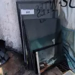 LOTE 217 - 01 LOTE COM VIDROS TAMANHOS DIVERSOS (NO ESTADO, NÃO SABEMOS SE FUNCIONA. LEILÃO NÃO TEM GARANTIA E NEM DEVOLUÇÃO).