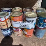 LOTE 023 - 01 LOTE COM LATAS DE TINTA DIVERSAS (NO ESTADO, NÃO SABEMOS SE FUNCIONA. LEILÃO NÃO TEM GARANTIA E NEM DEVOLUÇÃO).