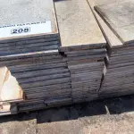 LOTE 208 - 01 LOTE COM RODAPÉS EM GRANITO TAMANHOS E CORES DIVERSAS (NO ESTADO, NÃO SABEMOS SE FUNCIONA. LEILÃO NÃO TEM GARANTIA E NEM DEVOLUÇÃO).