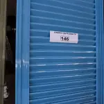 LOTE 146 - 02 PORTAS EM ALUMÍNIO 80X2,45 NA COR AZUL (NO ESTADO, NÃO SABEMOS SE FUNCIONA. LEILÃO NÃO TEM GARANTIA E NEM DEVOLUÇÃO).