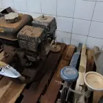 LOTE 047 - 01 MOTOR A GASOLINA PARA VIBRATÓRIA SEM O MANGOTE (NO ESTADO, NÃO SABEMOS SE FUNCIONA. LEILÃO NÃO TEM GARANTIA E NEM DEVOLUÇÃO). (NO ESTADO, NÃO SABEMOS SE FUNCIONA. LEILÃO NÃO TEM GARANTIA E NEM DEVOLUÇÃO).