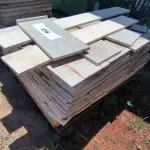 LOTE 216 - 01 LOTE COM RODAPÉS EM GRANITO TAMANHOS E CORES DIVERSAS (NO ESTADO, NÃO SABEMOS SE FUNCIONA. LEILÃO NÃO TEM GARANTIA E NEM DEVOLUÇÃO).