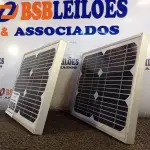 LOTE 009 - 02 PAINÉIS SOLARES 20V 10W. (NO ESTADO) ATENÇÃO! FAZER A VISITAÇÃO ANTES DE ARREMATAR, NÃO SABEMOS SE FUNCIONA. LEILÃO NÃO TEM GARANTIA E NEM DEVOLUÇÃO, SUJEITO A POSSÍVEIS AVARIAS VISÍVEIS/OCULTAS E/OU AUSÊNCIA DE COMPONENTES.