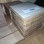 LOTE 192 - 01 LOTE COM PISOS 45X45 ELIANE DIVERSOS (NO ESTADO, NÃO SABEMOS SE FUNCIONA. LEILÃO NÃO TEM GARANTIA E NEM DEVOLUÇÃO).