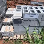 LOTE 225 - 01 LOTE COM BLOCOS DE CONCRETO (NO ESTADO, NÃO SABEMOS SE FUNCIONA. LEILÃO NÃO TEM GARANTIA E NEM DEVOLUÇÃO).