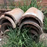 LOTE 282 - 10 MANILHAS EM CONCRETO MEIA CANA GRANDE (NO ESTADO, NÃO SABEMOS SE FUNCIONA. LEILÃO NÃO TEM GARANTIA E NEM DEVOLUÇÃO).