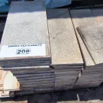 LOTE 208 - 01 LOTE COM RODAPÉS EM GRANITO TAMANHOS E CORES DIVERSAS (NO ESTADO, NÃO SABEMOS SE FUNCIONA. LEILÃO NÃO TEM GARANTIA E NEM DEVOLUÇÃO).