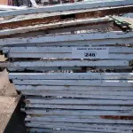 LOTE 246 - 01 LOTE COM GRADES EM FERRO NA COR BRANCA COM TELAS (NO ESTADO, NÃO SABEMOS SE FUNCIONA. LEILÃO NÃO TEM GARANTIA E NEM DEVOLUÇÃO).
