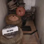 LOTE 046 - 01 LOTE COM PNEUS E RODAS PARA CARRINHOS DE MÃOS (NO ESTADO, NÃO SABEMOS SE FUNCIONA. LEILÃO NÃO TEM GARANTIA E NEM DEVOLUÇÃO).