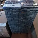LOTE 188 - 01 LOTE COM PASTILHAS NA COR AZUL (NO ESTADO, NÃO SABEMOS SE FUNCIONA. LEILÃO NÃO TEM GARANTIA E NEM DEVOLUÇÃO).