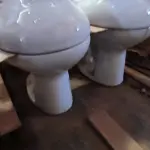 LOTE 058 - 01 LOTE COM 04 VASOS SANITÁRIOS (NO ESTADO, NÃO SABEMOS SE FUNCIONA. LEILÃO NÃO TEM GARANTIA E NEM DEVOLUÇÃO).