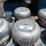 LOTE 256 - 02 EXAUSTORES PARA GALPÃO (NO ESTADO, NÃO SABEMOS SE FUNCIONA. LEILÃO NÃO TEM GARANTIA E NEM DEVOLUÇÃO).
