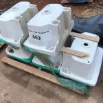 LOTE 003 - 01 LOTE COM 05 TANQUES PARA LAVANDERIA CELITE BRANCO (NO ESTADO, NÃO SABEMOS SE FUNCIONA. LEILÃO NÃO TEM GARANTIA E NEM DEVOLUÇÃO).