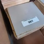 LOTE 067 - 12 CAIXAS DE PISO 60X60 NA COR CINZA (NO ESTADO, NÃO SABEMOS SE FUNCIONA. LEILÃO NÃO TEM GARANTIA E NEM DEVOLUÇÃO).