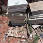 LOTE 285 - 01 LOTE CM PLACAS EM CONCRETO QUADRADAS (NO ESTADO, NÃO SABEMOS SE FUNCIONA. LEILÃO NÃO TEM GARANTIA E NEM DEVOLUÇÃO).