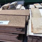LOTE 201 - 01 LOTE COM RODAPÉS EM GRANITO TAMANHOS E CORES DIVERSAS (NO ESTADO, NÃO SABEMOS SE FUNCIONA. LEILÃO NÃO TEM GARANTIA E NEM DEVOLUÇÃO).