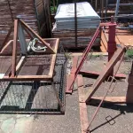 LOTE 259 - 01 LOTE COM LIXEIRA E 02 MACACOS MANUAIS PARA ELEVAÇÃO (NO ESTADO, NÃO SABEMOS SE FUNCIONA. LEILÃO NÃO TEM GARANTIA E NEM DEVOLUÇÃO).